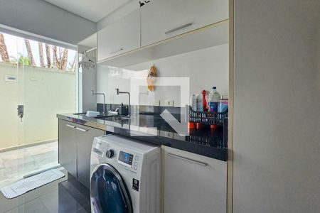 Casa de condomínio para alugar com 840m², 6 quartos e 7 vagasÁrea de serviço 