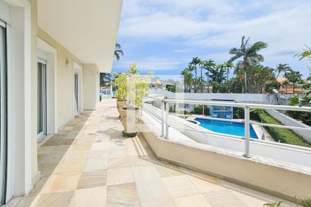 Casa de condomínio para alugar com 840m², 6 quartos e 7 vagasvaranda