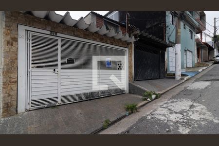 Fachada e plaquinha de casa para alugar com 3 quartos, 108m² em Vila Uniao (zona Leste), São Paulo