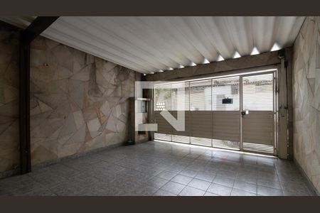 Garagem de casa para alugar com 3 quartos, 108m² em Vila Uniao (zona Leste), São Paulo
