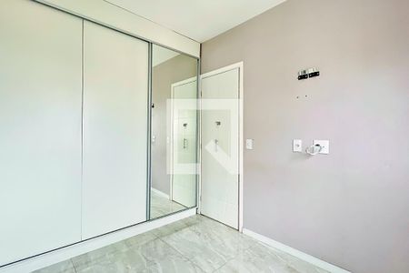 Quarto 2 de apartamento para alugar com 2 quartos, 42m² em Vila Galvão, São Paulo