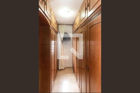 Casa à venda com 325m², 5 quartos e 4 vagasFoto 05