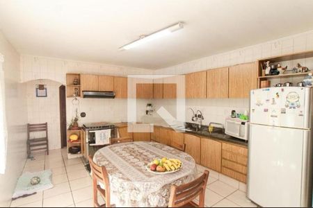 Casa à venda com 325m², 5 quartos e 4 vagasFoto 03