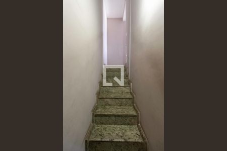 Apartamento à venda com 170m², 3 quartos e 1 vaga Apartamento à venda com 170m², 3 quartos e 1 vagaEscada