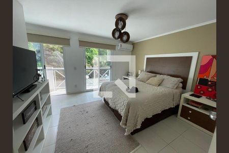 Casa de condomínio à venda com 231m², 4 quartos e 2 vagas