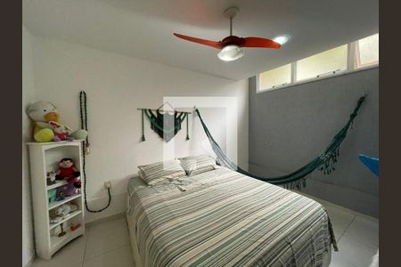 Casa de condomínio à venda com 231m², 4 quartos e 2 vagas