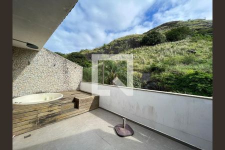 Casa de condomínio à venda com 231m², 4 quartos e 2 vagas