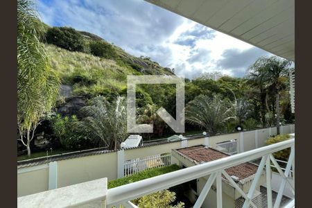 Casa de condomínio à venda com 231m², 4 quartos e 2 vagas