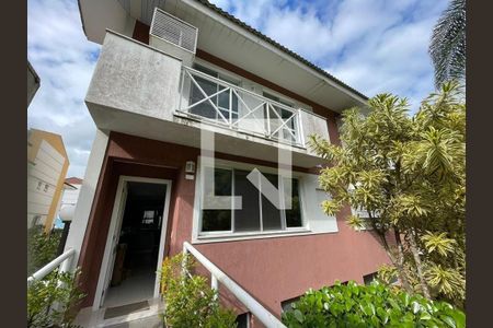 Casa de condomínio à venda com 231m², 4 quartos e 2 vagas