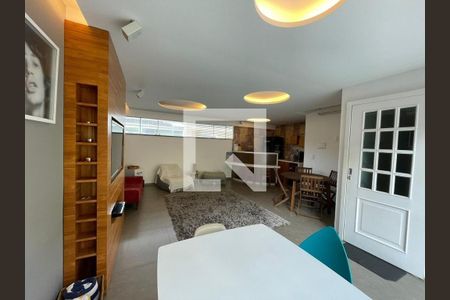 Casa de condomínio à venda com 231m², 4 quartos e 2 vagas