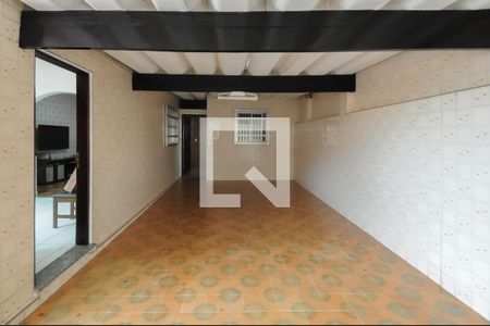 Casa à venda com 155m², 2 quartos e 4 vagas Casa à venda com 155m², 2 quartos e 4 vagasGaragem