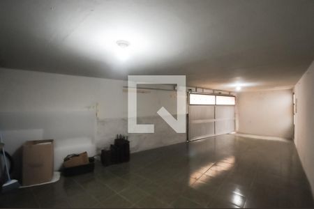 Casa à venda com 155m², 2 quartos e 4 vagas Casa à venda com 155m², 2 quartos e 4 vagasGaragem
