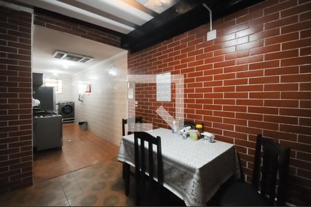 Casa à venda com 155m², 2 quartos e 4 vagas Casa à venda com 155m², 2 quartos e 4 vagasCozinha