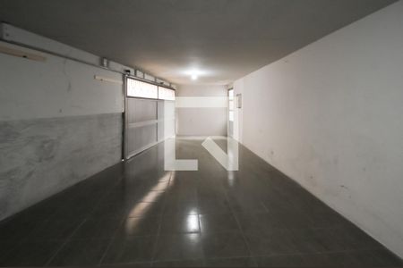 Casa à venda com 155m², 2 quartos e 4 vagas Casa à venda com 155m², 2 quartos e 4 vagasGaragem