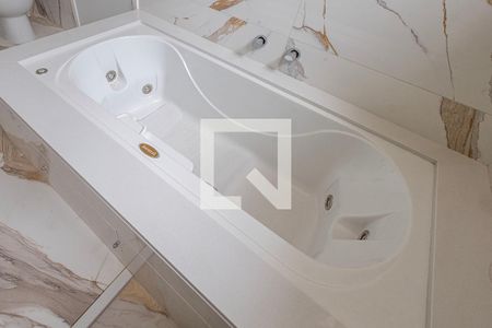 Apartamento à venda com 225m², 3 quartos e 4 vagas Apartamento à venda com 225m², 3 quartos e 4 vagasBanheiro da Suíte