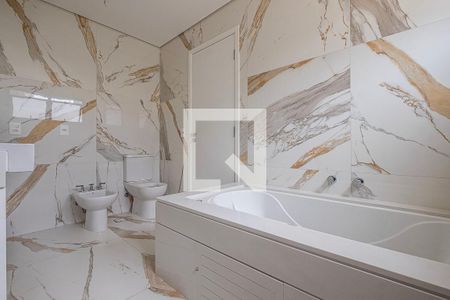 Apartamento à venda com 225m², 3 quartos e 4 vagas Apartamento à venda com 225m², 3 quartos e 4 vagasBanheiro da Suíte