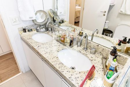 Apartamento à venda com 106m², 3 quartos e 2 vagasBanheiro da Suíte