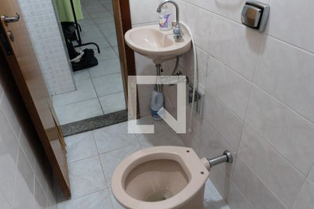 Casa à venda com 212m², 3 quartos e 4 vagasBanheiro de Serviço