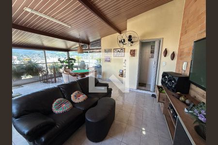 Apartamento à venda com 140m², 3 quartos e 2 vagasCobertura