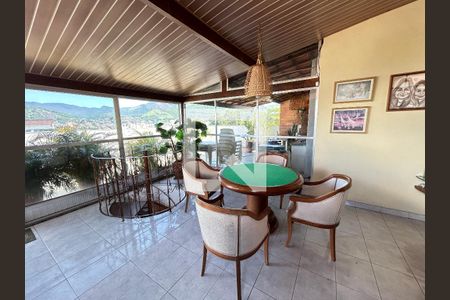 Apartamento à venda com 140m², 3 quartos e 2 vagasCobertura