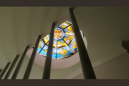 Casa à venda com 235m², 3 quartos e 4 vagas Casa à venda com 235m², 3 quartos e 4 vagasEscada