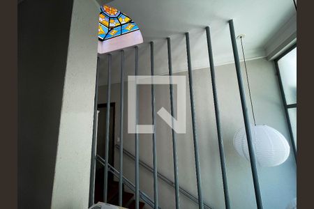 Casa à venda com 235m², 3 quartos e 4 vagas Casa à venda com 235m², 3 quartos e 4 vagasEscada