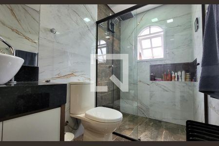 Casa à venda com 240m², 3 quartos e 3 vagasBanheiro da suíte