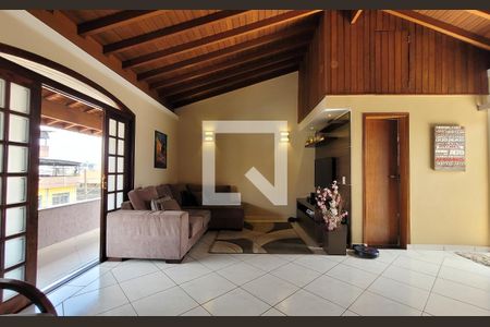Casa à venda com 240m², 3 quartos e 3 vagasSala - Cobertura