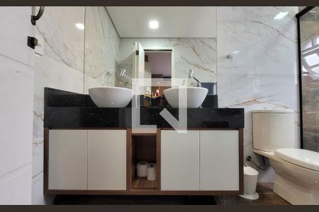 Casa à venda com 240m², 3 quartos e 3 vagasBanheiro da suíte