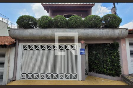 Casa à venda com 240m², 3 quartos e 3 vagasFachada