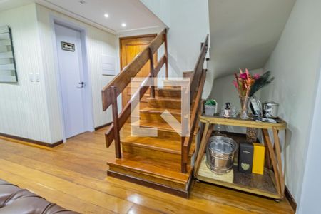 Escada de apartamento à venda com 3 quartos, 287m² em Bela Vista, Porto Alegre