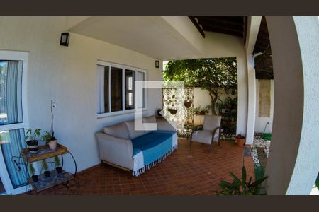 Casa de condomínio à venda com 330m², 3 quartos e 4 vagas Casa de condomínio à venda com 330m², 3 quartos e 4 vagasVaranda