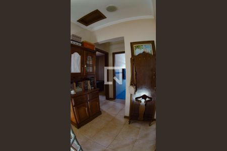 Casa de condomínio à venda com 330m², 3 quartos e 4 vagas Casa de condomínio à venda com 330m², 3 quartos e 4 vagasEscada