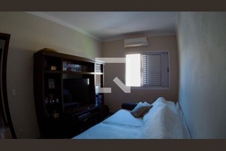 Casa de condomínio à venda com 330m², 3 quartos e 4 vagas Casa de condomínio à venda com 330m², 3 quartos e 4 vagasQuarto