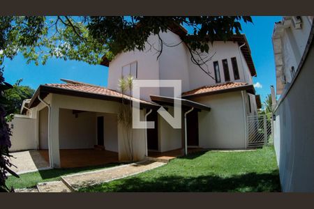 Casa de condomínio à venda com 330m², 3 quartos e 4 vagas Casa de condomínio à venda com 330m², 3 quartos e 4 vagasÁrea externa