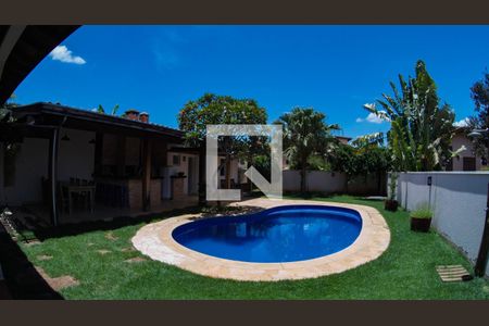 Casa de condomínio à venda com 330m², 3 quartos e 4 vagas Casa de condomínio à venda com 330m², 3 quartos e 4 vagasPiscina