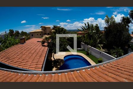 Casa de condomínio à venda com 330m², 3 quartos e 4 vagas Casa de condomínio à venda com 330m², 3 quartos e 4 vagasPiscina