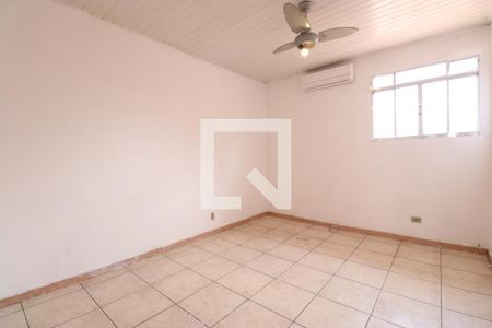 Casa à venda com 220m², 3 quartos e 1 vagaQuarto 2