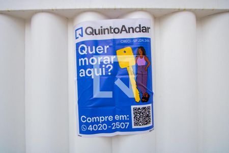 Casa à venda com 268m², 4 quartos e 3 vagas Casa à venda com 268m², 4 quartos e 3 vagasPlaquinha instalada na fachada