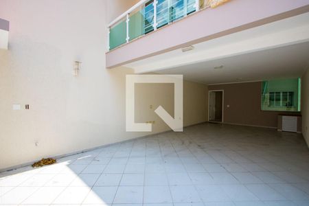 Casa à venda com 268m², 4 quartos e 3 vagas Casa à venda com 268m², 4 quartos e 3 vagasGaragem