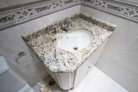 Casa à venda com 268m², 4 quartos e 3 vagas Casa à venda com 268m², 4 quartos e 3 vagasBanheiro 2