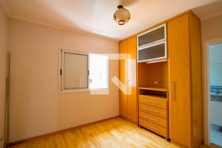 Casa à venda com 268m², 4 quartos e 3 vagas Casa à venda com 268m², 4 quartos e 3 vagasQuarto 4