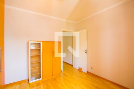 Casa à venda com 268m², 4 quartos e 3 vagas Casa à venda com 268m², 4 quartos e 3 vagasQuarto 4