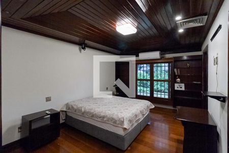 Casa à venda com 2342m², 4 quartos e 9 vagasSuíte 1