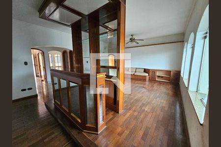 Casa à venda com 316m², 4 quartos e 6 vagasFoto 02