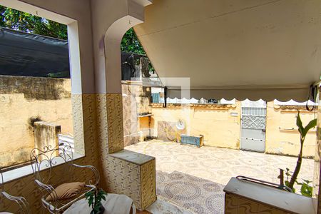 Casa à venda com 136m², 4 quartos e 2 vagas Casa à venda com 136m², 4 quartos e 2 vagasvaranda