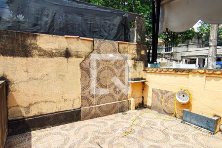 Casa à venda com 136m², 4 quartos e 2 vagas Casa à venda com 136m², 4 quartos e 2 vagasfrente da casa