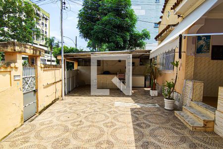 Casa à venda com 136m², 4 quartos e 2 vagas Casa à venda com 136m², 4 quartos e 2 vagasfrente da casa