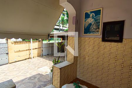 Casa à venda com 136m², 4 quartos e 2 vagas Casa à venda com 136m², 4 quartos e 2 vagasvaranda