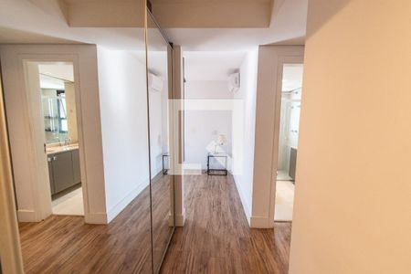 Corredor de apartamento à venda com 3 quartos, 233m² em Vila Monumento, São Paulo